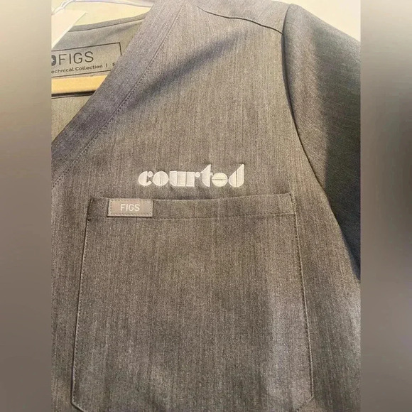 NWT Figs Graphite Catarina scrubs top Sz S - Picture 3 of 7